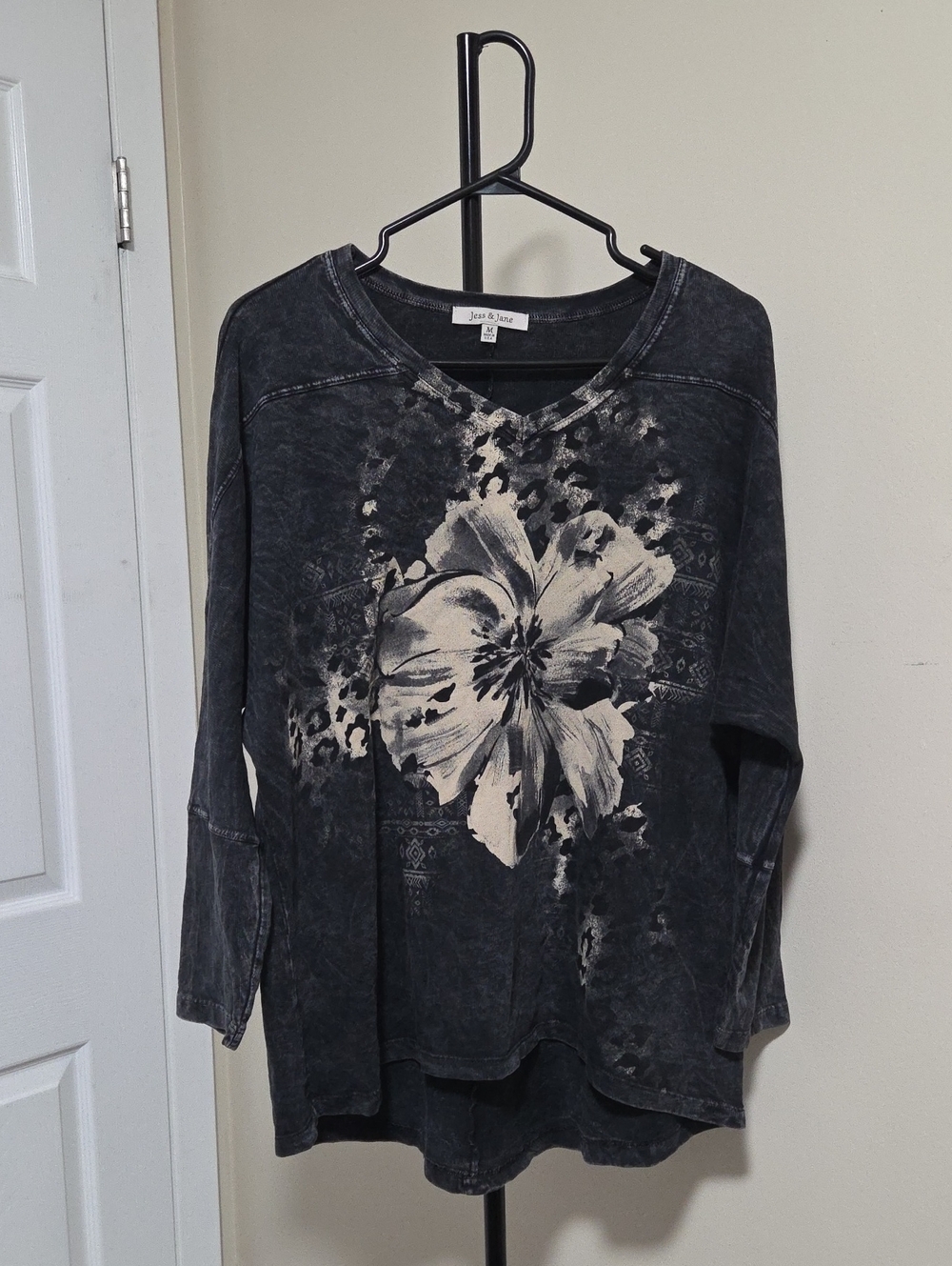 Jean & Jane 100% Cotton Black Long-Sleeve V-Neck Floral Top